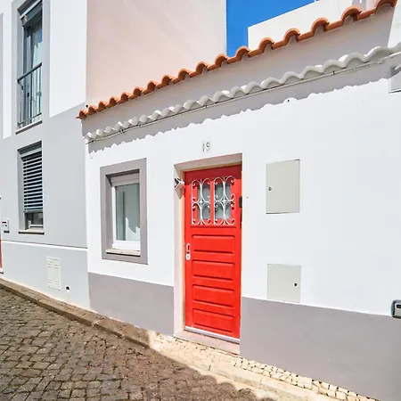 La Puerta Roja לאגוּ‏ש